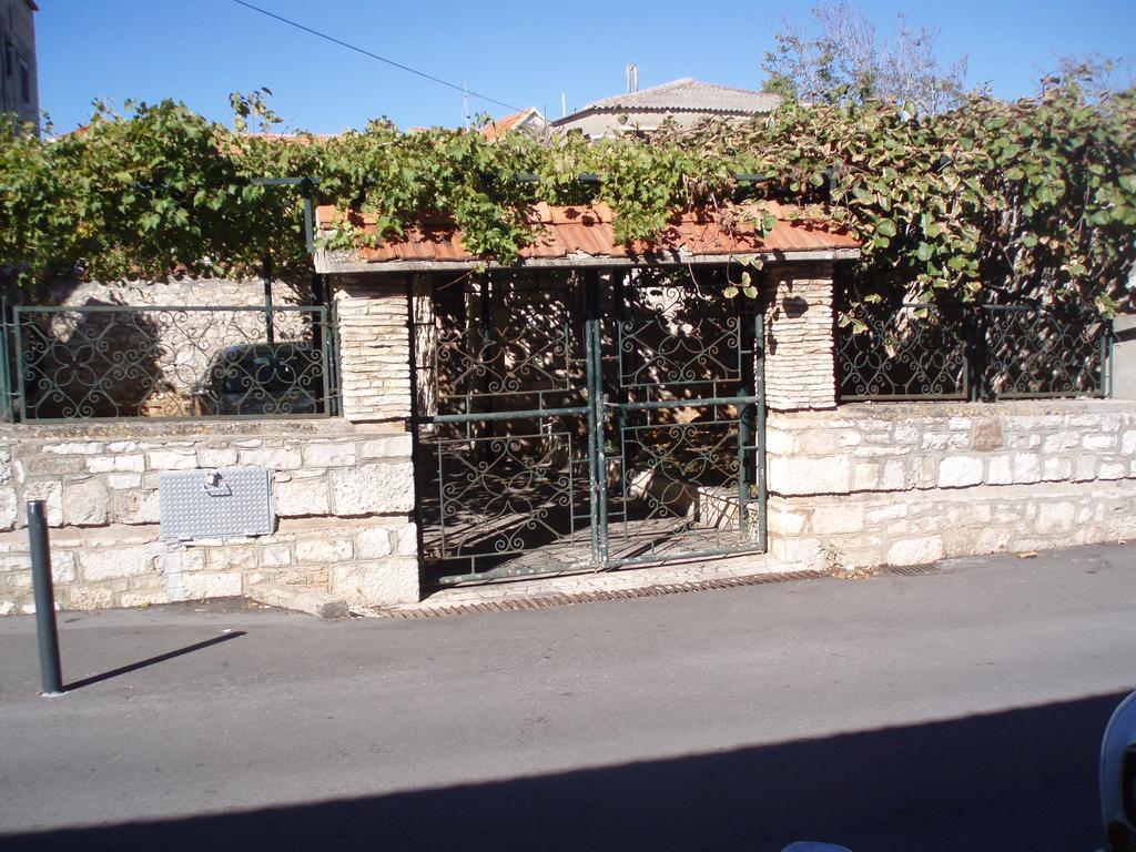 Apartment House Vitaic Supetar Extérieur photo